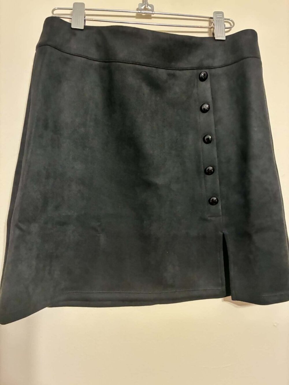 Halara MEDIUM Black Suede-Feel Button-Front A-Line Mini Skirt NIP